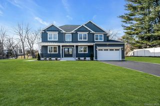 3 Carmine Court, Commack, NY 11725