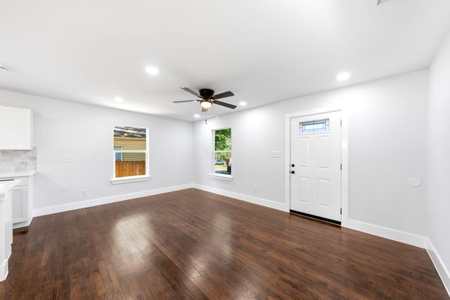 1239 Tarpley Avenue, Dallas, TX 75211