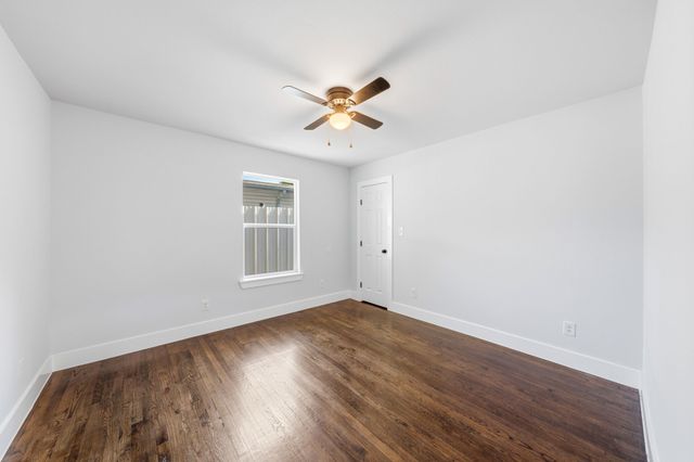 1239 Tarpley Avenue, Dallas, TX 75211