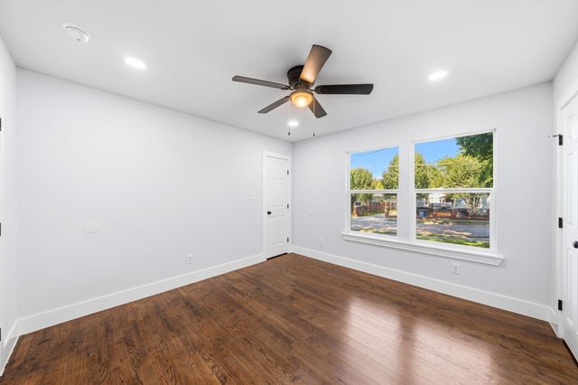 1239 Tarpley Avenue, Dallas, TX 75211