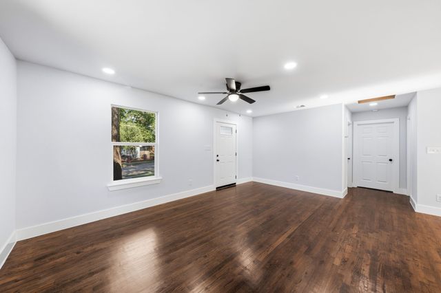 1239 Tarpley Avenue, Dallas, TX 75211