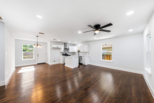 1239 Tarpley Avenue, Dallas, TX 75211