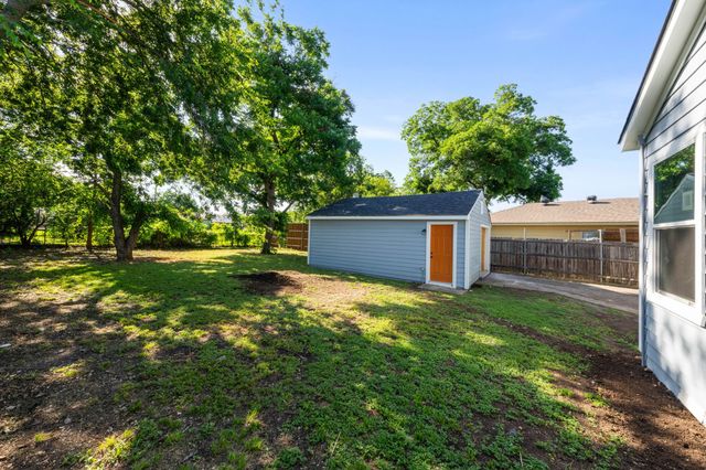 1239 Tarpley Avenue, Dallas, TX 75211