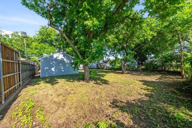 1239 Tarpley Avenue, Dallas, TX 75211