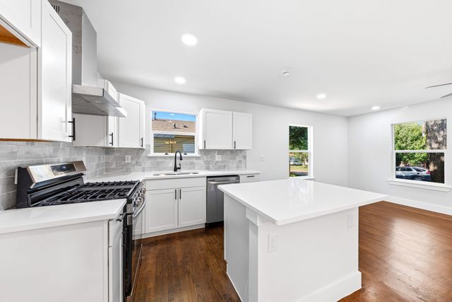 1239 Tarpley Avenue, Dallas, TX 75211