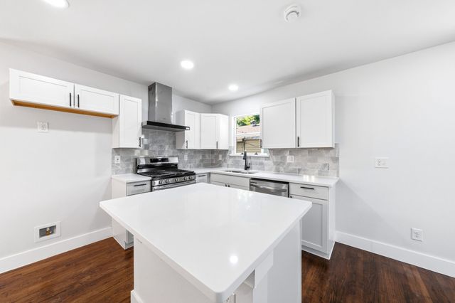 1239 Tarpley Avenue, Dallas, TX 75211