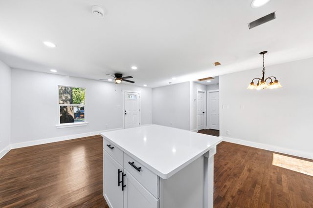 1239 Tarpley Avenue, Dallas, TX 75211