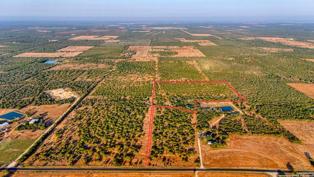 1 CR 331 E, Jourdanton, TX 78026