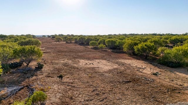 1 CR 331 E, Jourdanton, TX 78026