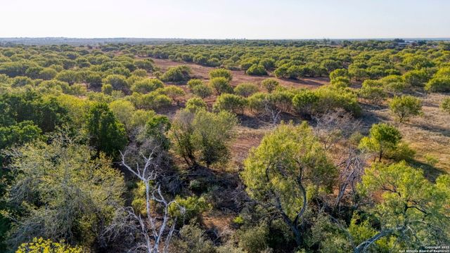 1 CR 331 E, Jourdanton, TX 78026