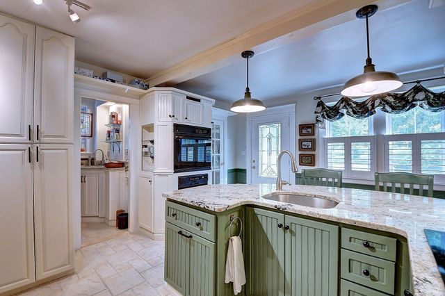 647 Main St B, Oxford, MA 01537