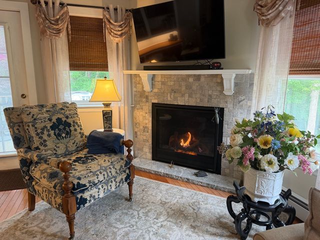 647 Main St B, Oxford, MA 01537