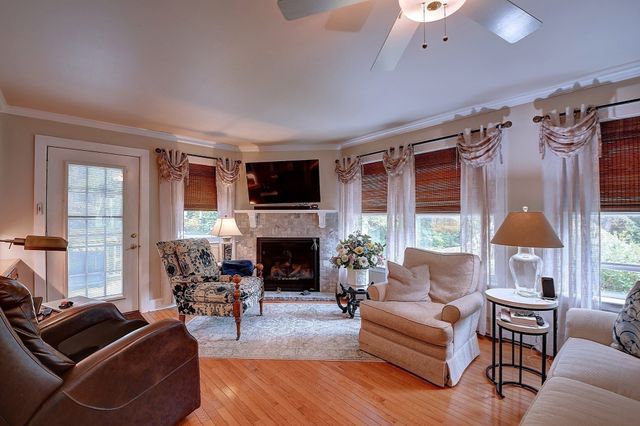647 Main St B, Oxford, MA 01537