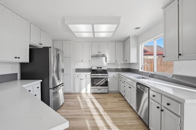 2808 Medinah Way, Modesto, CA 95355