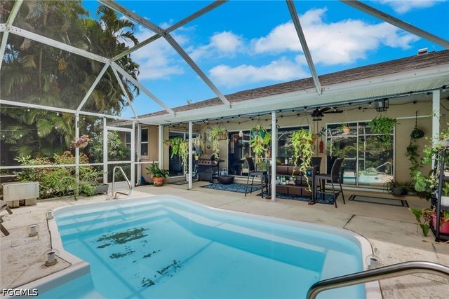423 SW 39th ST, Cape Coral, FL 33914