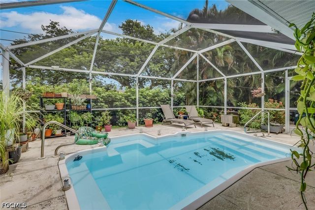 423 SW 39th ST, Cape Coral, FL 33914