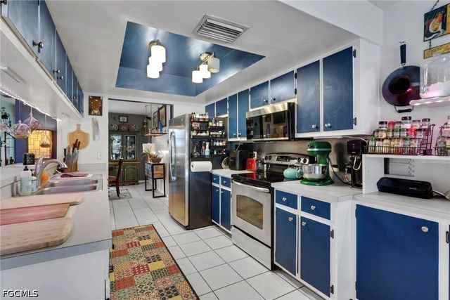 423 SW 39th ST, Cape Coral, FL 33914