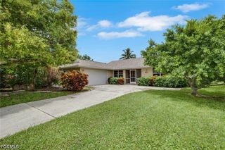 423 SW 39th ST, Cape Coral, FL 33914
