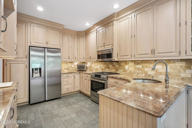 20 Kensington Drive, Randolph, NJ 07869