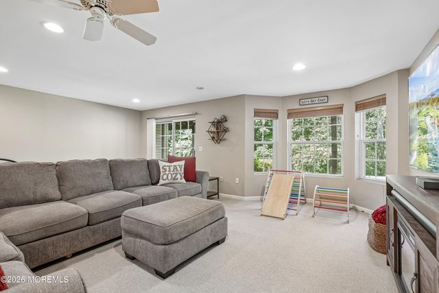 20 Kensington Drive, Randolph, NJ 07869