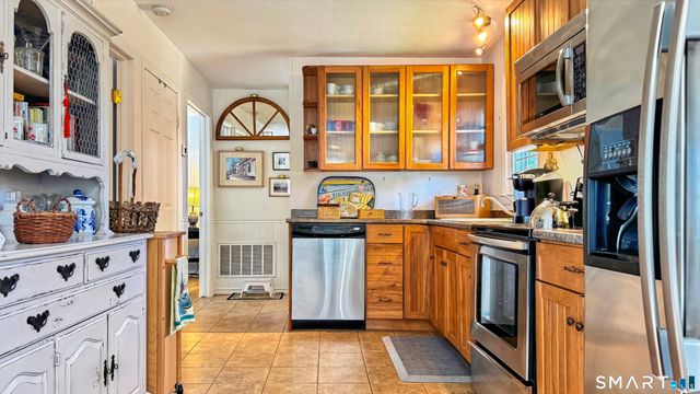8 Kenn Road, Old Saybrook, CT 06475