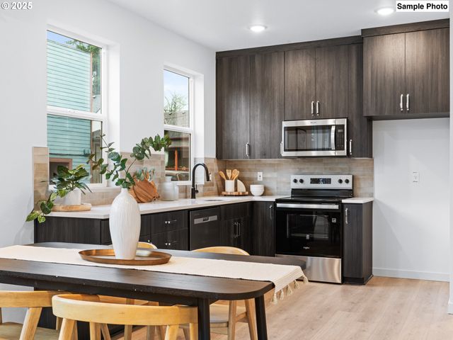 7190 Ne Glisan St, Portland, OR 97213