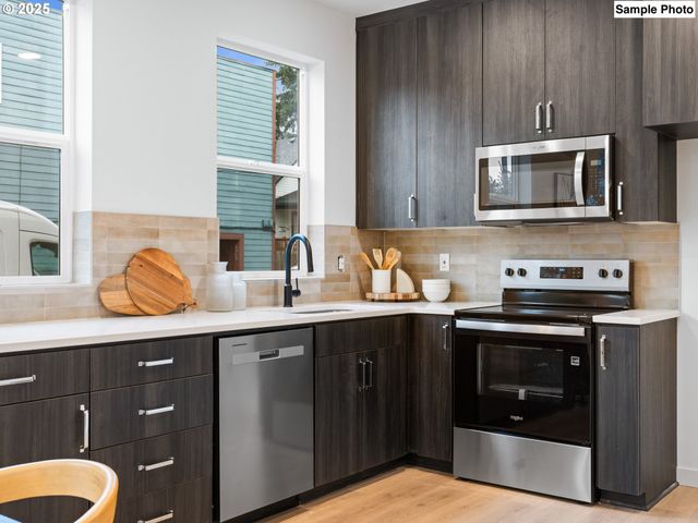 7190 Ne Glisan St, Portland, OR 97213