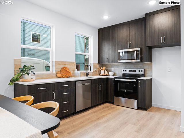 7190 Ne Glisan St, Portland, OR 97213