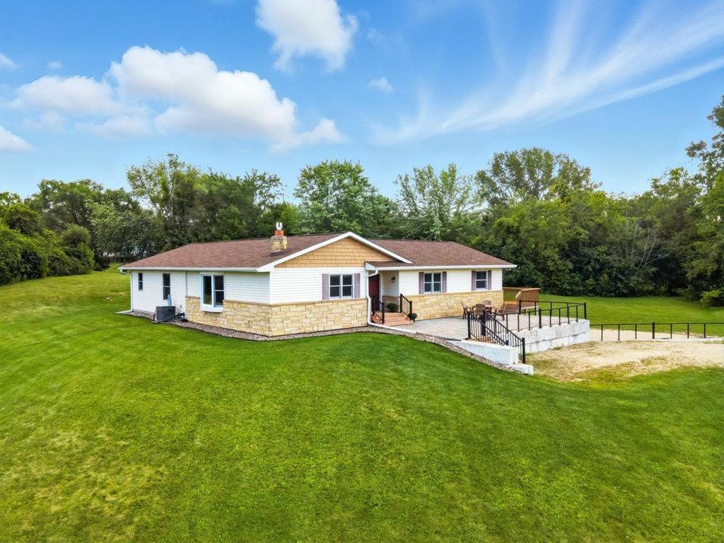 22575 Pinto Lane, Lakeville, MN 55044