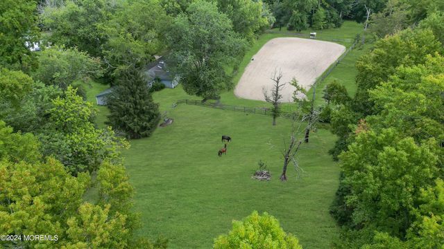 14 Maxim Road, Howell, NJ 07731