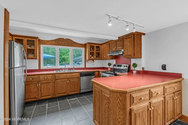 14 Maxim Road, Howell, NJ 07731