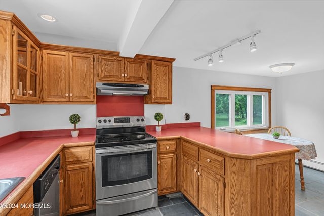 14 Maxim Road, Howell, NJ 07731