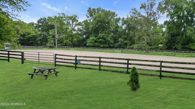 14 Maxim Road, Howell, NJ 07731