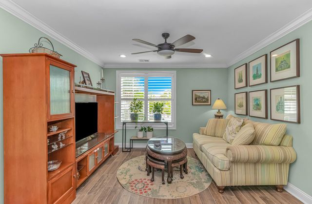 40 Big Oak Pl., Pawleys Island, SC 29585