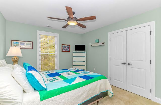 40 Big Oak Pl., Pawleys Island, SC 29585