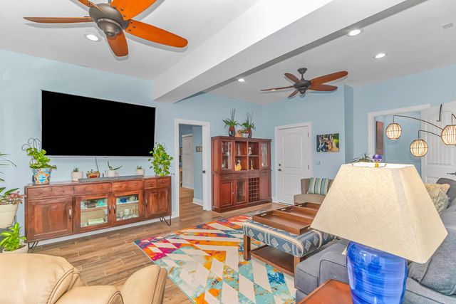 40 Big Oak Pl., Pawleys Island, SC 29585