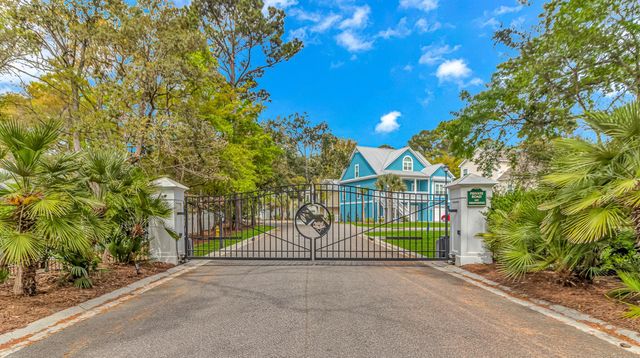 40 Big Oak Pl., Pawleys Island, SC 29585