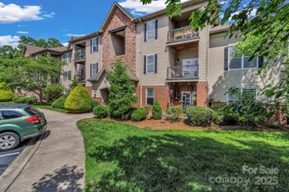 176 Brickton Village Circle 302, Fletcher, NC 28732