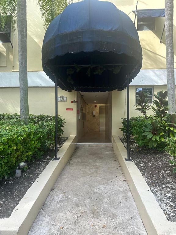 427 Santander Avenue 205, Coral Gables, FL 33134