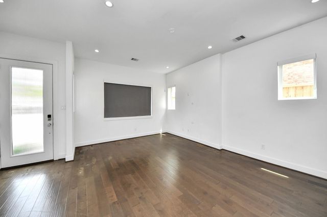 5823 Dolores Street, Houston, TX 77057