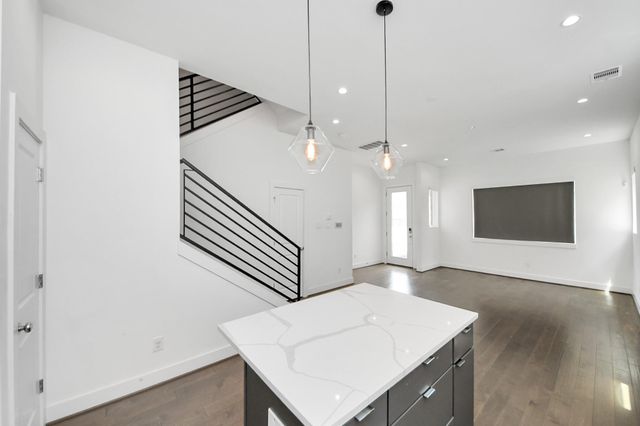 5823 Dolores Street, Houston, TX 77057