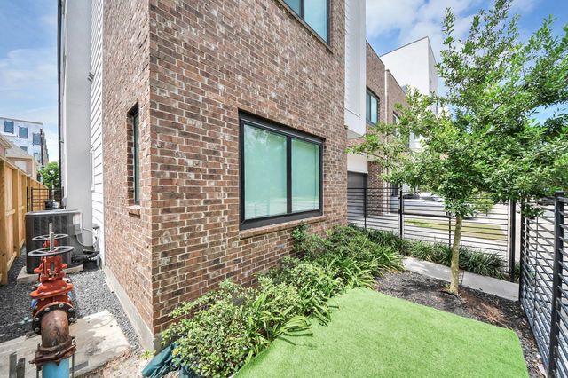 5823 Dolores Street, Houston, TX 77057
