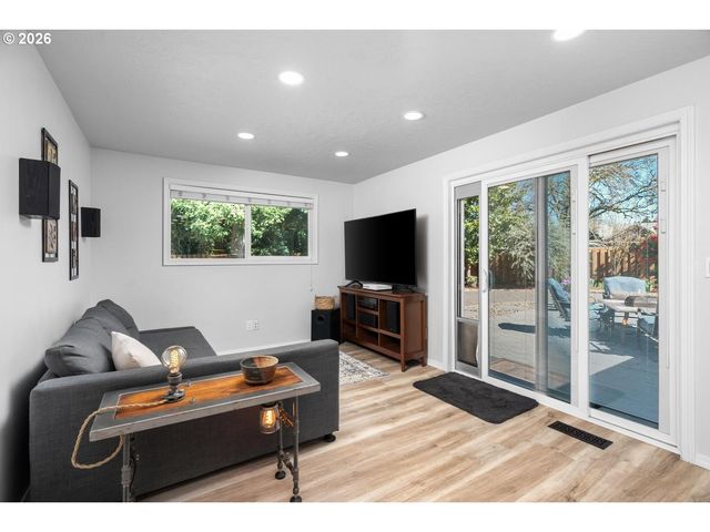 18588 Sw CASCADIA Ct, Beaverton, OR 97078