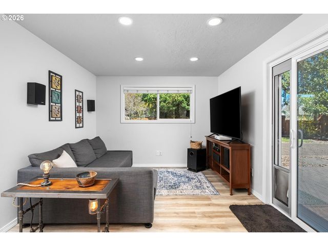 18588 Sw CASCADIA Ct, Beaverton, OR 97078