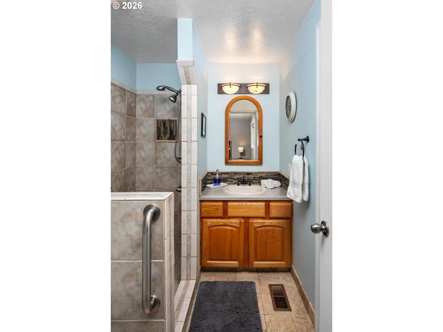 18588 Sw CASCADIA Ct, Beaverton, OR 97078