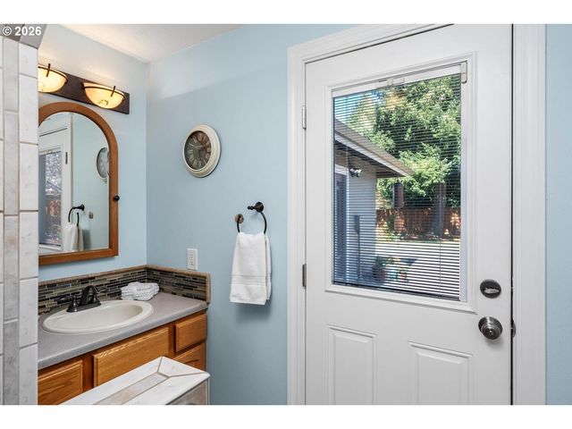 18588 Sw CASCADIA Ct, Beaverton, OR 97078