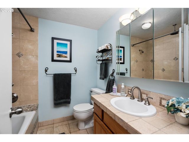 18588 Sw CASCADIA Ct, Beaverton, OR 97078