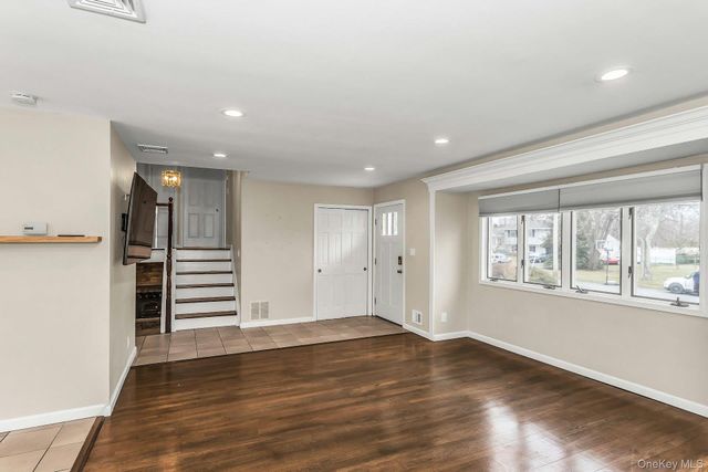 5 Nita Street, East Northport, NY 11731