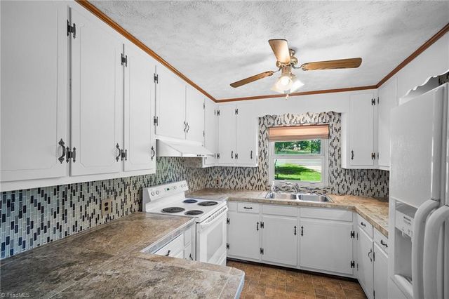 440 Lakeshore Drive, Lexington, NC 27292