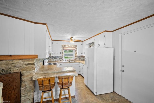 440 Lakeshore Drive, Lexington, NC 27292
